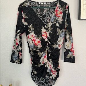 White House Black Market reversible printed mesh V neck 3/4 sleeve top. Size M.